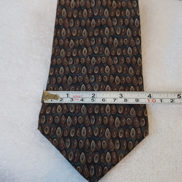 Jimmy v tie - Picture 2 of 4